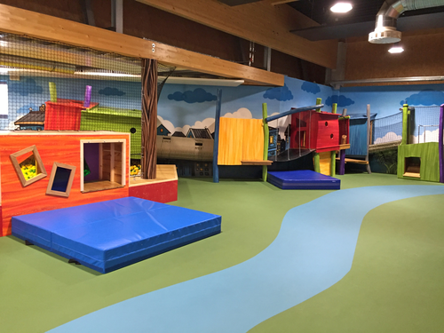 Sicheres Spielen auf playfix indoor: Der Ketteler Hof Indoor setzt in seinem Kleinkinder-Spielbereich auf den fugenlosen Spielplatzboden für Innenbereiche von BSW.